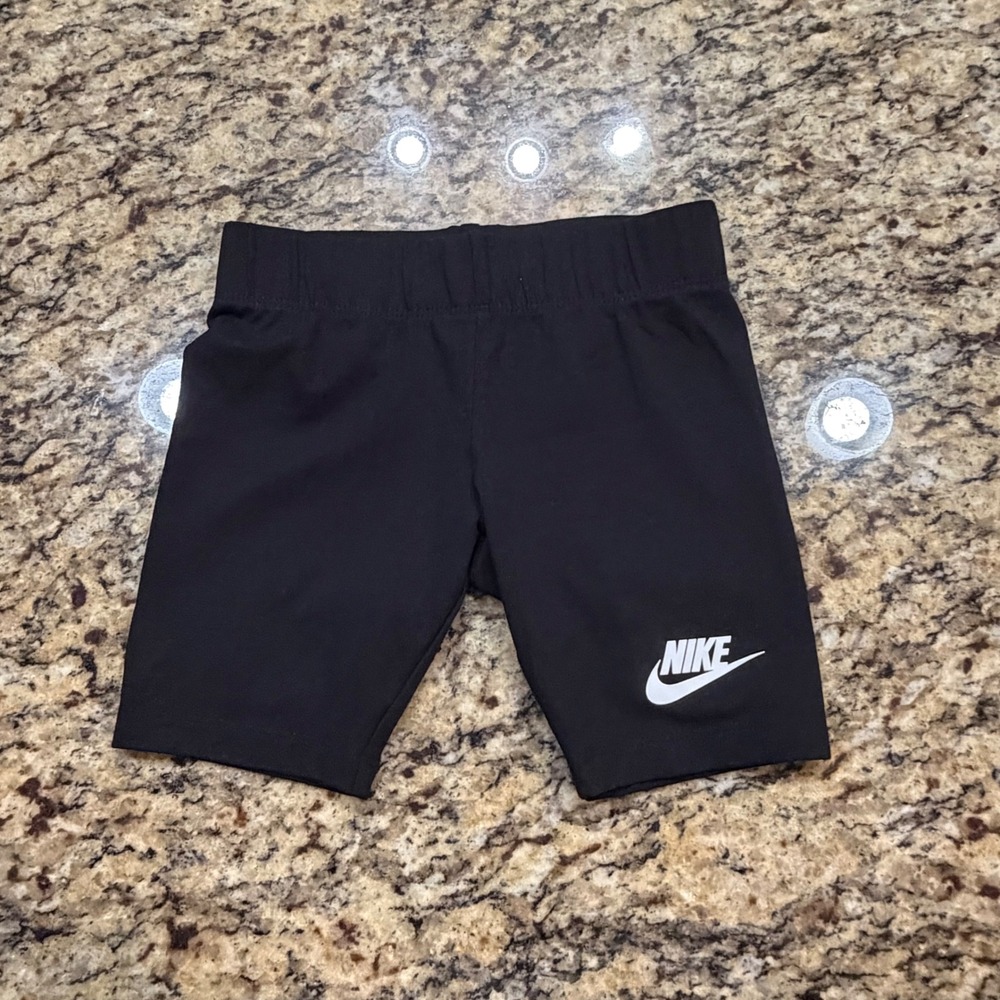 Nike Girls Black Sportswear Bike Shorts Size 6X Large Logo Activewear ws